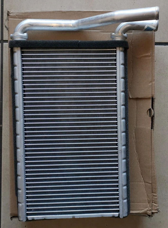 Radiatore Riscaldamento MITSUBISHI PAJERO MR500659 - Immagine 1 di 1