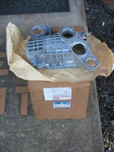 New NOS GM Aluminum Housing Case Halves 1989-99 8.25" Blazer? Suburban? 15572988 - Picture 1 of 7