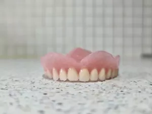 Zahnprothese,zahnersatz,prothese, oberkiefer, dental,Gebiss,dentures,False teeth - Bild 1 von 5