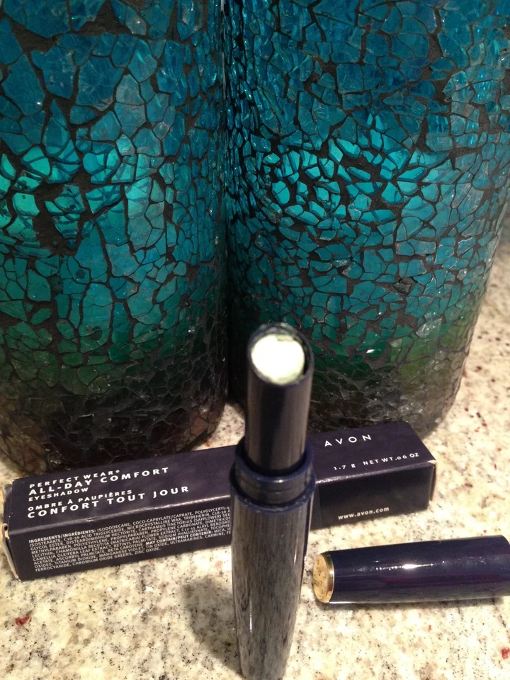 Sombra de ojos cómoda para todo el día AVON Perfect Wear PISTACHIO nueva en caja  Foto 1 de 1