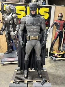 Lebensgroße Justice League Ben Affleck Batman 1:1 Full Size Statue Requisite - Bild 1 von 18