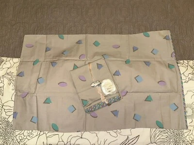 Juego de 2 fundas de almohada estándar Christian Dior Wamsutta nuevas con etiquetas gris pastel geométrico  Foto 1 de 4