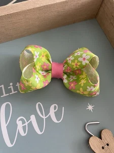 Small 2.5 inch Flower Print Boutique Bow on alligator hair clip Green - Picture 1 of 4