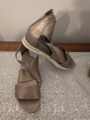 Sandalias Eileen Fisher Sport Plataforma Mujer’s 9 Dorado Metálico Gamuza Cuero NUEVAS  Foto 1 de 4