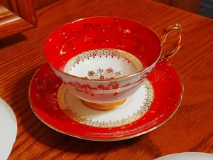 Royal Grafton rot Perlen vergoldetes Blatt Design, eine Teetasse & 4 Untertassen, England - Bild 1 von 23