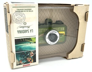 Lomography La Sardina Marathon analoge Kleinbildkamera Olive-Drab Edition offene Verpackung - Bild 1 von 8