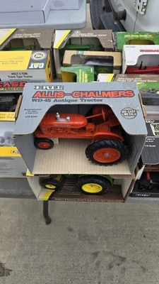 TRACTOR ANTIGUO VINTAGE ERTL DIECAST ALLIS-CHALMERS WD-45 EN CAJA ESCALA 1/16 1206 Foto 1 de 2