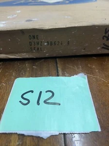 NEW Ford D3HZ-9B624-A SEAL AIR CLNR DUCT UPPER FREE SHIPPING - Picture 1 of 2