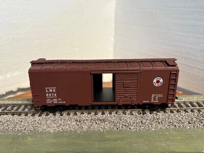 HO Scale 40’ Athearn Lehigh & NE Wide Door Boxcar (25-018) - Image 1 of 4