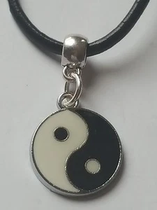 YIN YANG ENAMEL CHARM ON BLACK LEATHER CHOKER CHARM NECKLACE. - Picture 1 of 1