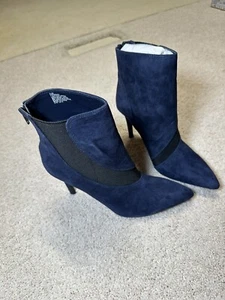 Tacones para mujer Nine West, tela elástica azul oscuro y gamuza azul marino, tacón de 10 cm - Imagen 1 de 6