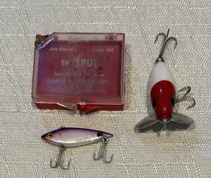 Set di 2 Crawler pazzi vintage Heddon Like Japan + cordoncino cotone Th' Spot con scatola - Foto 1 di 14