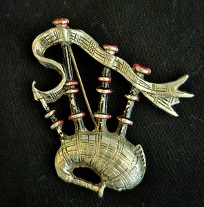 Schottischer Dudelsack Piper Schottland Brosche Anstecknadel silberfarben Vintage - Bild 1 von 2
