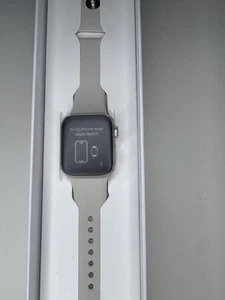 *NEW* Apple Watch Series SE (2nd Gen) 40MM GPS - Starlight Aluminum MNT33LL/A - Picture 1 of 6