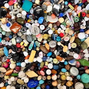 Cuentas de media libra multicolor Monster Mash plástico medianas formas mixtas recuperadas - Imagen 1 de 6