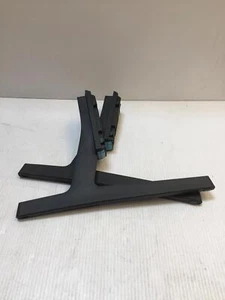 Samsung Genuine LH70BEDHLGFXGO BN96-58943B / BN63-21125B Stand No Screw Required - Picture 1 of 2