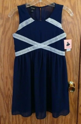 GIRLS AMY'S CLOSET SIZE 14 PLEATED White And Navy  DRESS/ FORMAL WEAR lace new  - Image 1 of 4