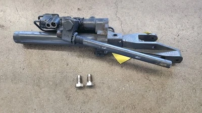 0983732 STEERING ACTUATOR AND VALVE 3850244 CYLINDER AND VALVE OMC 1989 460 - Image 1 of 2