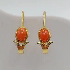 Pendientes colgantes de coral rojo - plata chapada en oro, cierre de gancho, piedra natural - Imagen 1 de 8