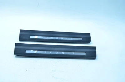09-12 LINCOLN MKS JUEGO DE MOLDURAS DE UMBRAL DE PUERTA DELANTERA DERECHA / IZQUIERDA OEM Foto 1 de 4