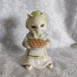 Lenox Thanksgiving Pilgrim Cat Holding Pie Bone China Gather & Share Figurine - Picture 1 of 9