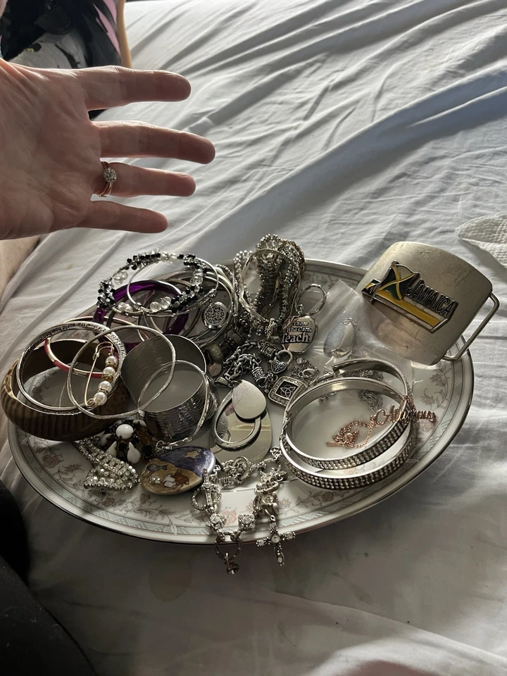 Lote De Bisutería Pulseras Broches Pendientes Grandes Foto 1 de 4