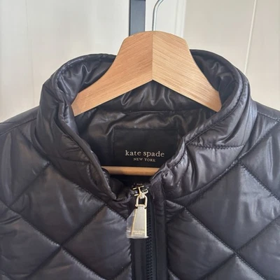 Nuevo con etiquetas Chaleco acolchado acolchado Kate Spade NY para mujer pequeño negro cremallera completa precio de venta sugerido por el fabricante $208 Foto 1 de 4