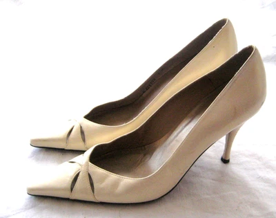 Stuart Weitzman Ivory Stiletto Pumps Size  7 M Spain - Image 1 of 4