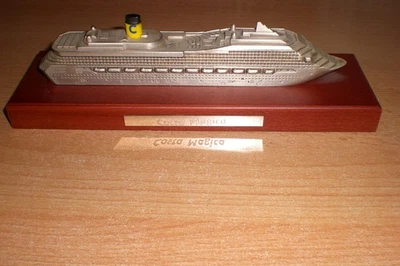 Costa Magica Schiffsmodell auf Holzsockel - Bild 1 von 2
