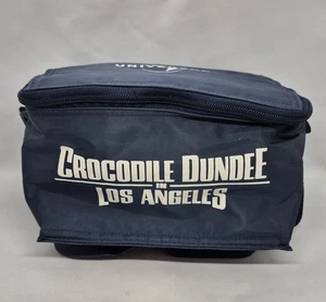 Crocodile Dundee in Los Angeles Universal 2001 cool bag esky lunch box  - Bild 1 von 4