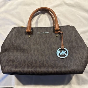 Michael Kors-SUTTON-MEDIUM SIGNATURE Brown Satchel - Picture 1 of 8