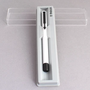 1990 PARKER VECTOR Black & White FOUNTAIN PEN Made in USA Medium Nib BOXED - Picture 1 of 4