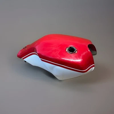 YAMAHA XZ550 11U TANK PETROL FUEL TANK ORIGINAL 1982-1984 B0066 - Image 1 of 4