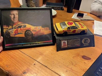 Imagen de carreras de película Kodak Strling Marlin 1997 con marco y coche con soporte Foto 1 de 4