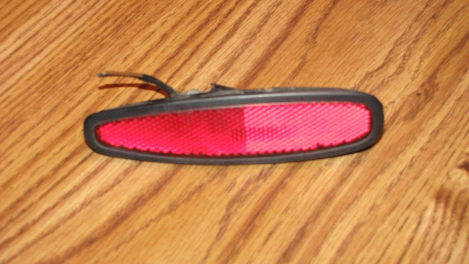 05-08 CHEVROLET AVEO5 AVEO HATCHBACK LUZ MARCADORA LATERAL TRASERA DERECHA OEM PASAJERO Foto 1 de 2