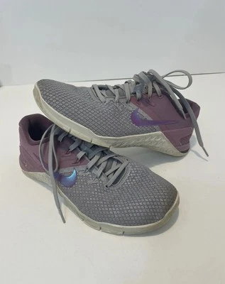 Nike Mujer Metcon 4 CD3128-008 Atmosphere Gris/True Berry Talla 9 EE. UU. Foto 1 de 4