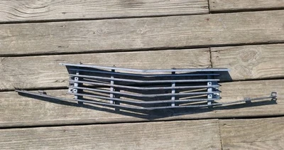 Parrilla delantera metálica Datsun Nissan 280Z vintage 1975-1979 stock OEM  Foto 1 de 4