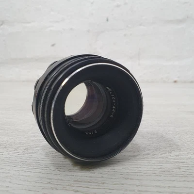 Helios-44-2  58mm f/2 Manual Focus Lens M42 Mount - O16 - Image 1 of 4