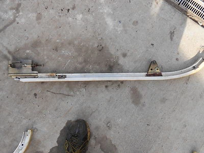 1980 Skidoo 500 Everest [elétrico] snowmobile: SUSPENSÃO TRASEIRA - trilho esquerdo - Imagem 1 de 3