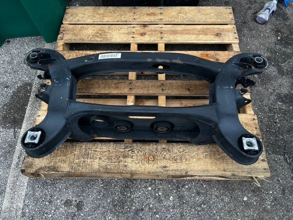 Mercedes Benz SLK350 SLK 350 R171 2005-11 subchasis trasero travesaño Foto 1 de 4