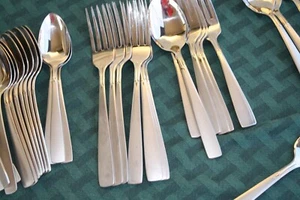 flatware Oneida USA frostfire lot of 50 dinner forks, spoons and - Picture 1 of 4