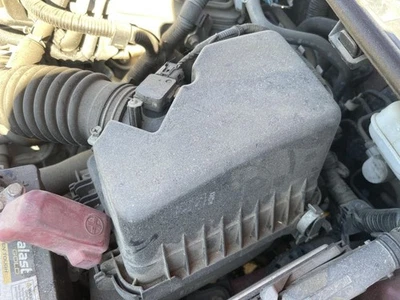 Toyota Corolla 2014 carcasa de filtro de aire OEM usada 1,8 L 146 k millas 319-58228 Foto 1 de 4