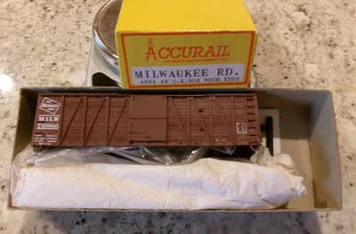 Accurail HO Scale Kit #4004 40' O.B. Box Wood Ends Car Milwaukee Road Car#716966 - Image 1 of 3