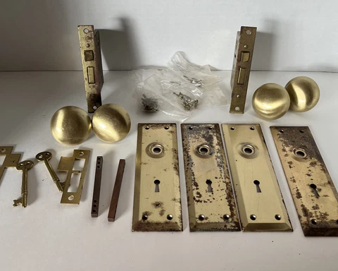 2 Vintage Lock Assembly Brass Door Knobs Metal Back Plates with key Cover