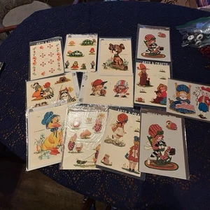 Vintage 12 decalcomanie tutte NOS MEYERCORD, funghi, coccinelle, anatra, cuccioli, procioni + - Foto 1 di 14