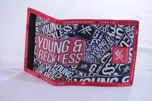 CARTERA DE PATINADOR GRÁFICO TRIPLE PLEGABLE DE DISEÑO GRÁFICO MULTICOLOR JOVEN E IMPRUDENTE - Imagen 1 de 4