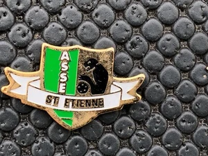 PINS BADGE FOOTBALL SOCCER ASSE SAINT ETIENNE BALLON NOIR - Picture 1 of 1