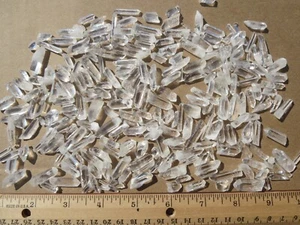694 LOT OF SMALL QUARTZ CRYSTALS. VERY CLEAR, 1/2" TO 3/4". EX OLD ROCK SHOP - Picture 1 of 3