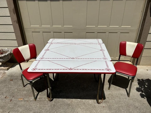 VINTAGE 1940’s PORCELAIN TOP FARM TABLE & CHAIRS Cover