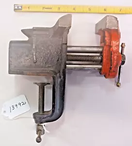 Tornillo de banco, tornillo de banco de hierro fundido STANLEY, mordazas anchas de 2-7/16", se abre a 1-3/4" - Imagen 1 de 8